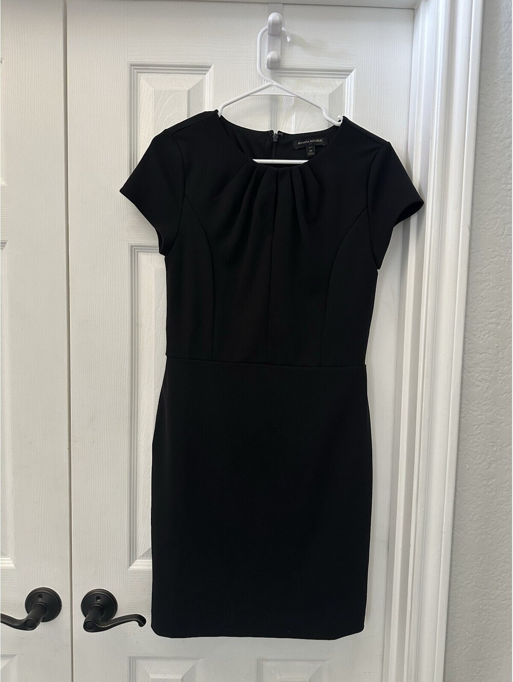 Banana Republic Classic Black Cap Sleeve Sheath Lined Keyhole Dress Size 6P